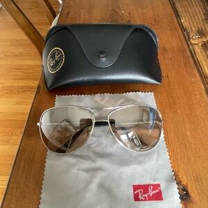 Ray ban Aviator sunglasses with case